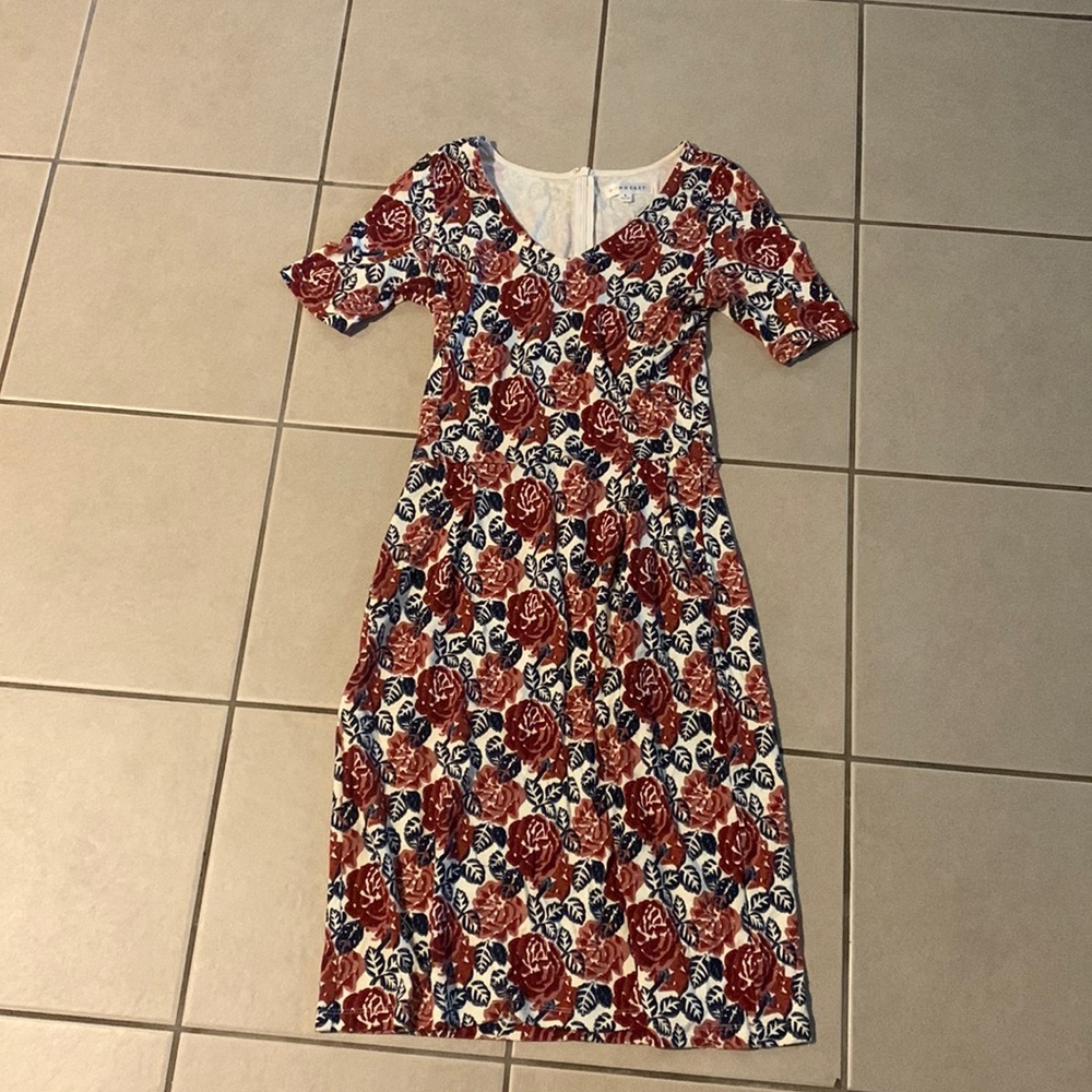 Midi length dress with pockets